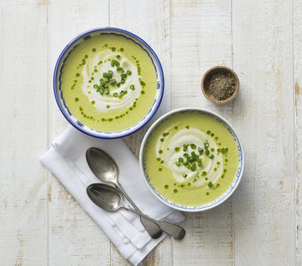 Broccoli and pea soup with cauliflower cashew cream - Cookidoo® – the ...