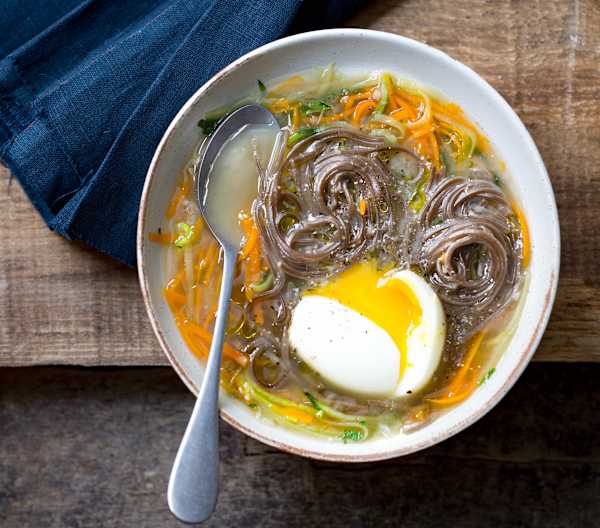 Bouillon de légumes, soba et œufs mollets Cookidoo® la nostra