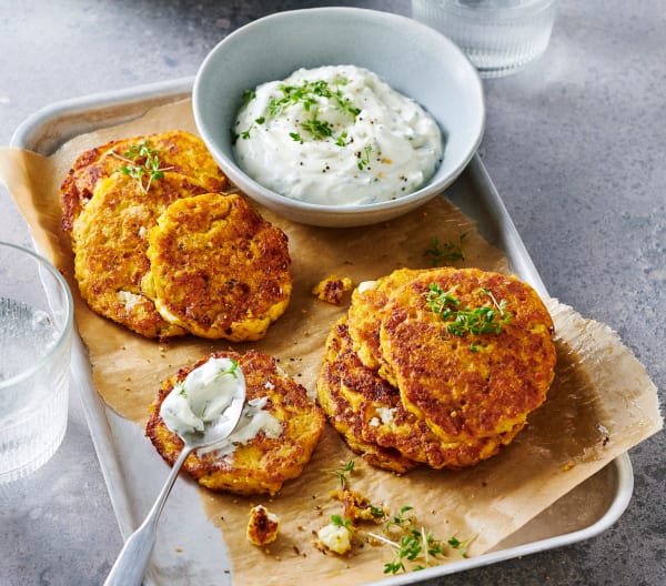 Kichererbsen-Kürbis-Puffer mit Feta und Quarkdip - Cookidoo® – the ...