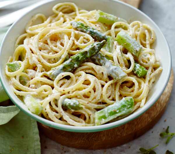 Linguine mit grünem Spargel und Käse-Mandel-Sauce - Cookidoo® – das ...
