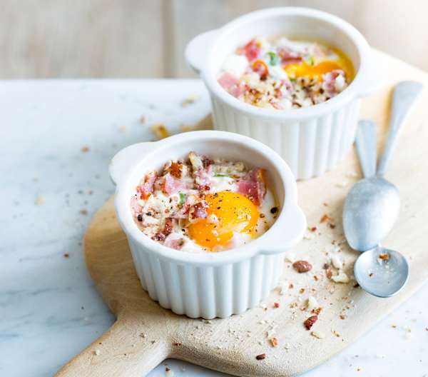 Œufs cocotte à l'estragon, bacon et noisettes Cookidoo® a