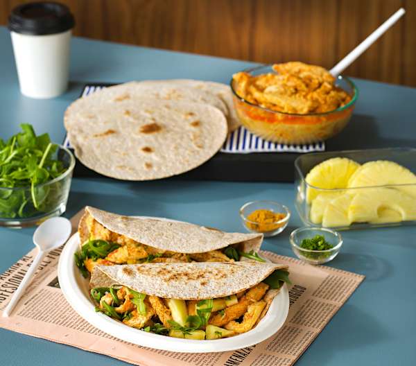 Tortillas integrales con pollo al curry, rúcula y piña Cookidoo® a