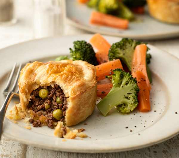 Mini Minced Beef Pies with Steamed Vegetables Cookidoo® the official Thermomix® recipe platform