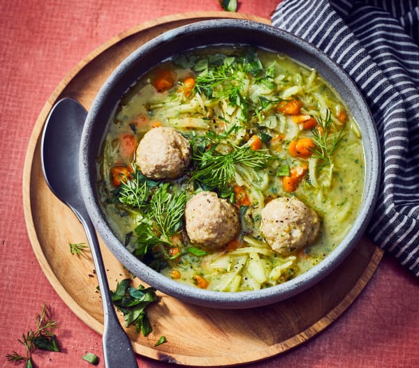 Winter-Weißkohlsuppe mit Bratwurstklößchen - Cookidoo® – the official ...