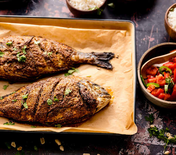 Op Afrikaanse wijze gegrilde vis met rijst en tomatensalade Cookidoo