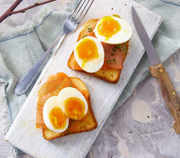 Uova barzotte su pan brioche con salmone affumicato Cookidoo® la
