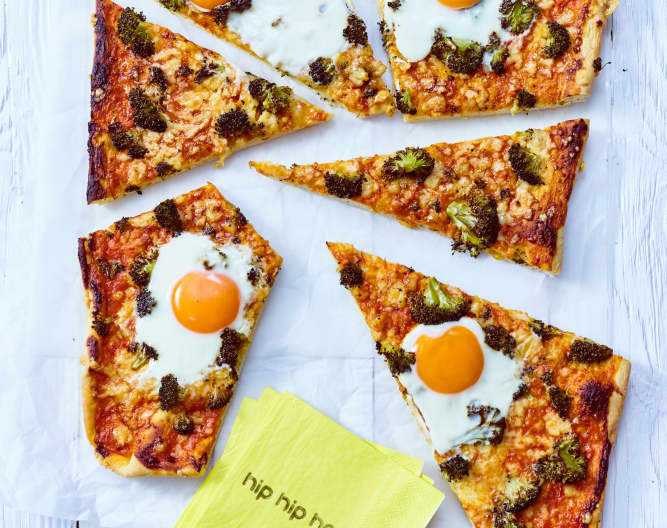 Gemüse-Pizza mit Spiegelei - Cookidoo® – the official Thermomix® recipe ...