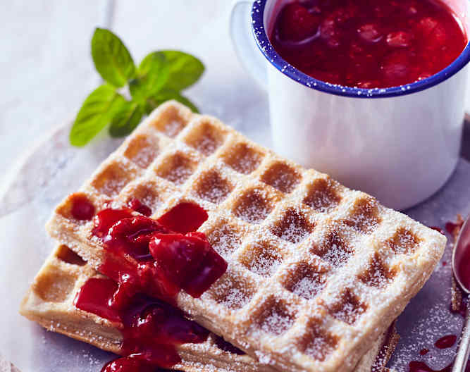 Mandelwaffeln mit heißen Himbeeren - Cookidoo® – das offizielle ...