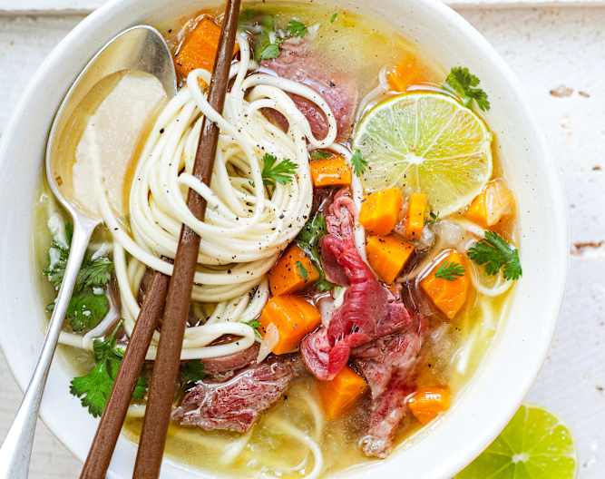 Bouillon de bœuf, légumes et nouilles udon Cookidoo® la plateforme