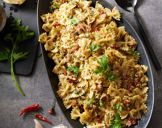 Lauwarmer Fenchel-Farfalle-Salat mit Salami - Cookidoo® – Thermomix® 官方食譜平台