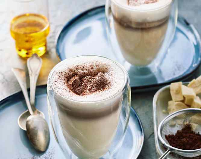 Heiße weiße Schokolade mit Vanillelikör - Cookidoo® – the official ...