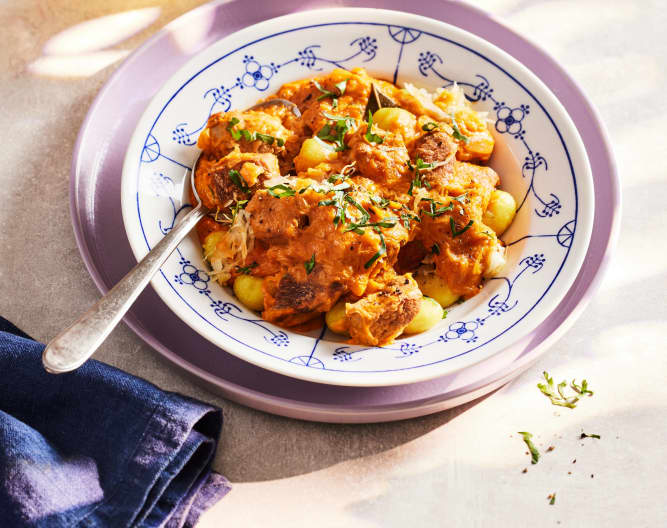 Sauerkraut-Rahm-Gulasch mit Gnocchi - Cookidoo® – the official ...