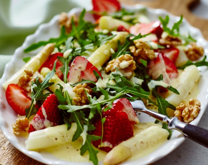 Spargel-Rucola-Salat mit Erdbeeren an Orangensauce - Cookidoo® – the ...