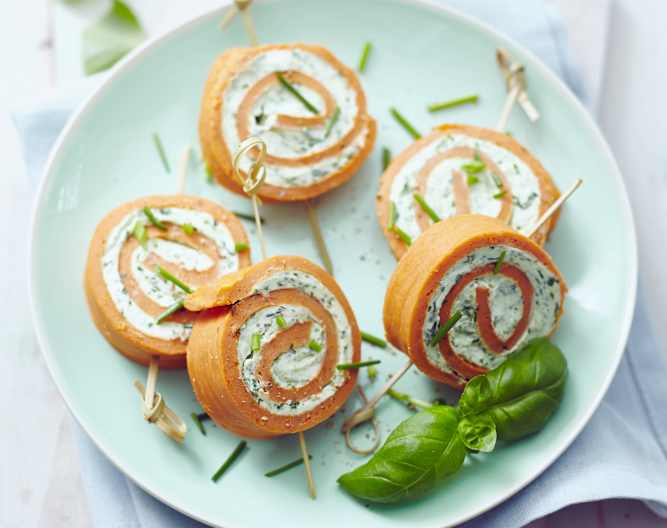 Tomatenröllchen mit Basilikum-Frischkäse-Füllung - Cookidoo® – das ...