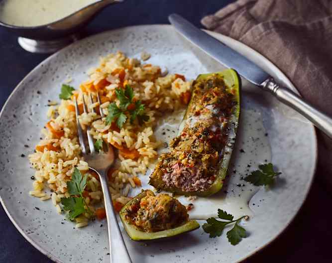 Zucchini mit Paprika-Hack-Füllung, Möhrenreis und Käsesauce - Cookidoo ... Zucchini mit Paprika-Hack-Füllung, Möhrenreis und Käsesauce - Cookidoo ...