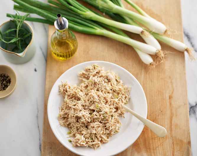 Faire dorer et effilocher poulet et oignons nouveaux - Cookidoo® – the