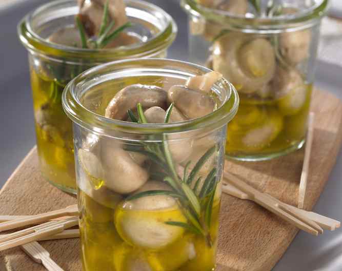 Champignons in Öl-Wein-Rosmarin-Marinade - Cookidoo® – la nostra ...