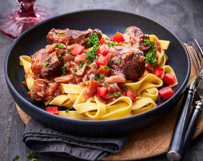 Rindfleisch-Rotwein-Ragout zu Nudeln - Cookidoo® – the official ... Rindfleisch-Rotwein-Ragout zu Nudeln - Cookidoo® – the official ...