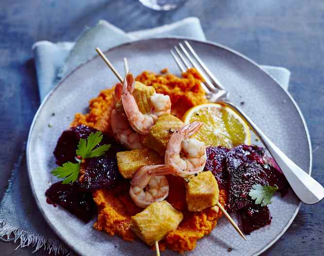 Lachs-Garnelen-Spieße auf Rote Bete und Möhrenpüree - Cookidoo® – das ... Lachs-Garnelen-Spieße auf Rote Bete und Möhrenpüree - Cookidoo® – das ...