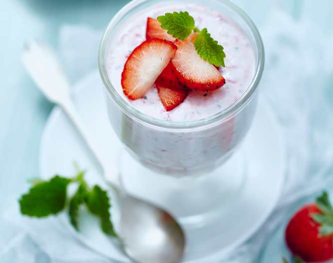 Erdbeerquark mit Zitronenmelisse - Cookidoo® – the official Thermomix ...