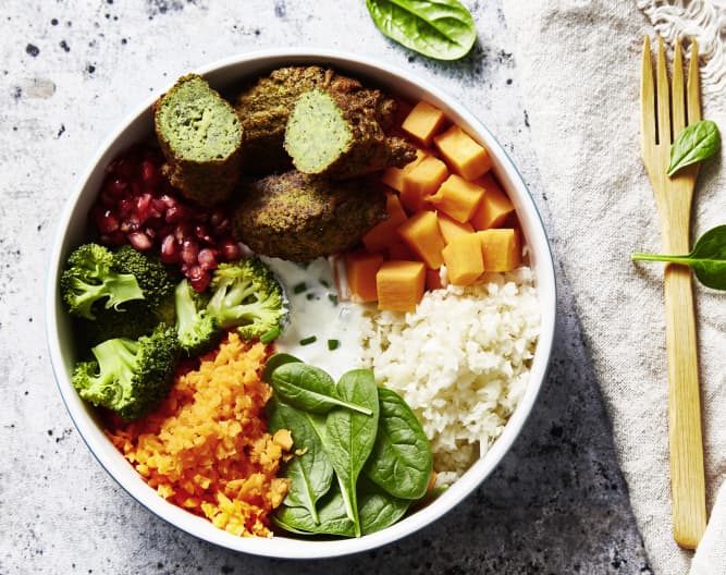 Buddha bowl with lentil falafel and pomegranate - Cookidoo® – the ...