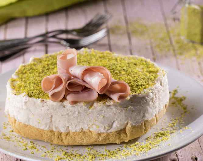 Cheesecake allo stracchino e mortadella con pistacchi Cookidoo® the