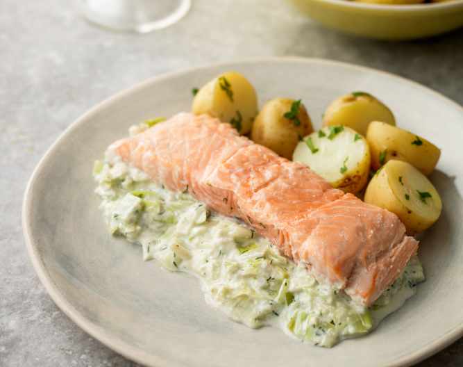 Lachs auf Lauch-Frischkäsebett mit heurigen Erdäpfeln - Cookidoo® – das ...