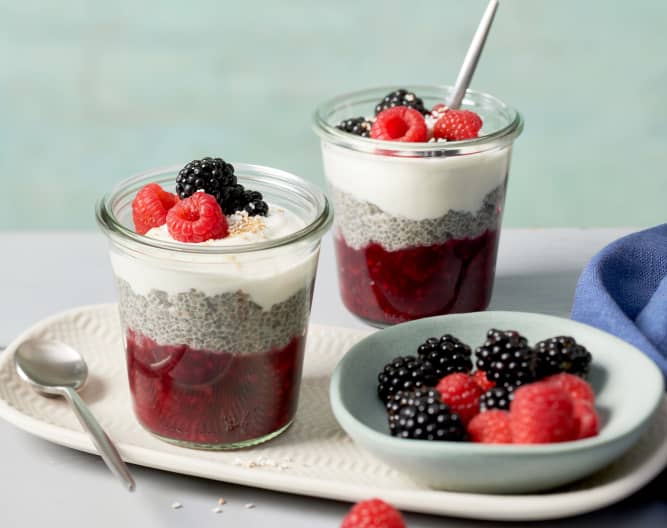 Chiapudding mit Vanillejoghurt und Beerenkompott - Cookidoo® – the ...