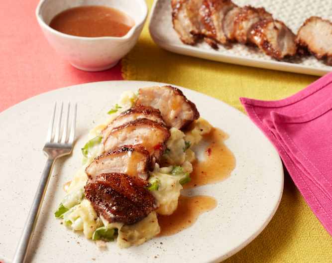 Sous-vide gegarter Schweinebauch mit Kartoffel-Endivien-Stampf ...