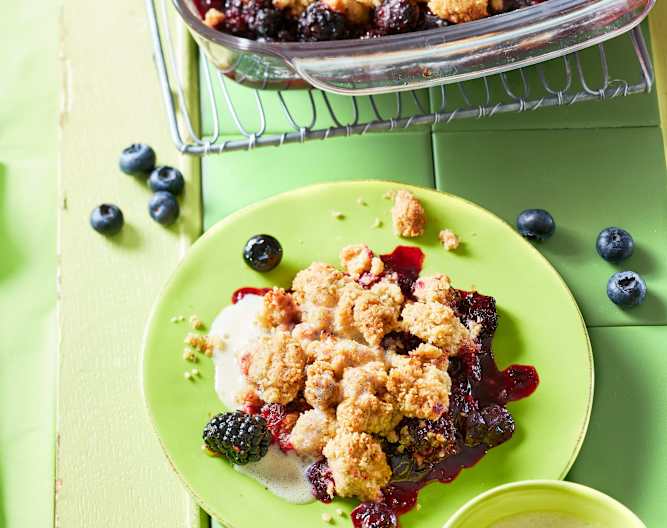 Brombeer-Heidelbeer-Crumble mit Vanillesauce - Cookidoo® – the official ...