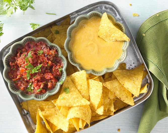 Vegane Käsedipsauce und Tomatensalsa mit Nachos - Cookidoo® – das offizielle Thermomix®-Rezept ...