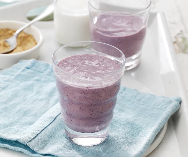 Smoothie banana, mirtilli e zenzero