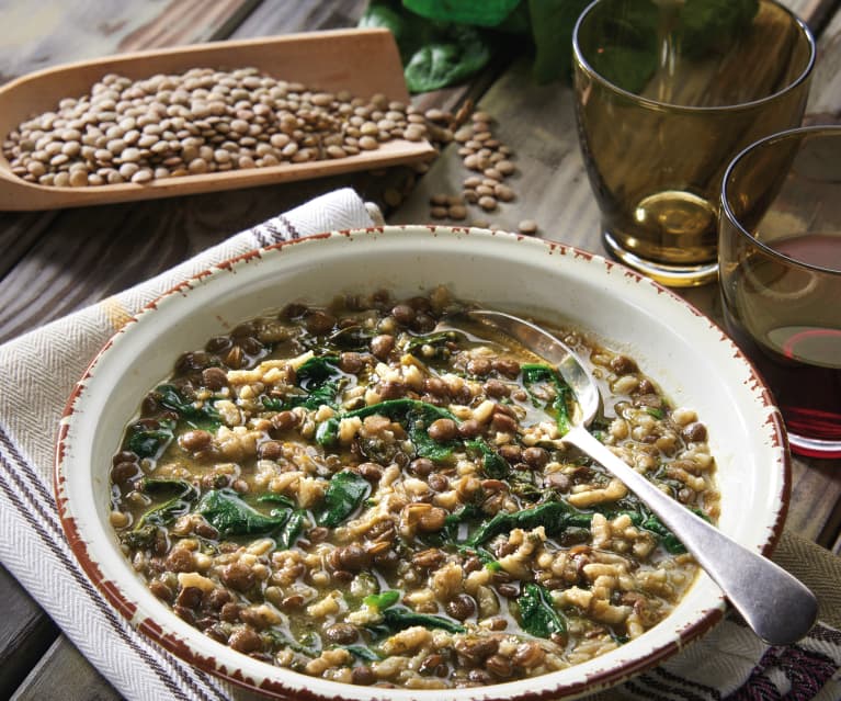 Pasta di lenticchie con pesto di spinaci