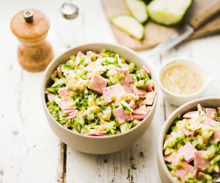 Salade de concombre à la mortadelle