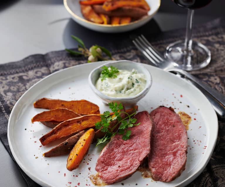 Rôti de bœuf, frites de patate douce et rémoulade au cerfeuil