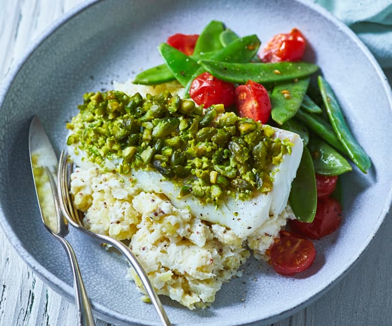 Fisch mit Blumenkohl-Kartoffel-Stampf und Gemüse