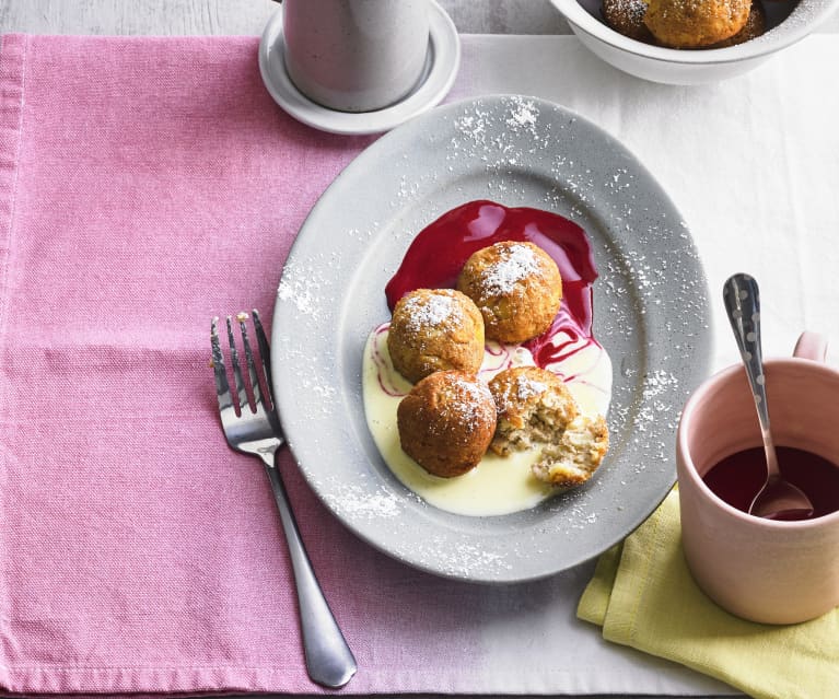 Apfelknödel mit Vanillesauce