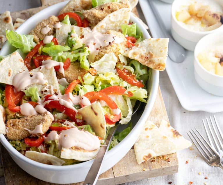 Salade de fajitas au poulet croustillant. Riz au lait et poires caramélisées