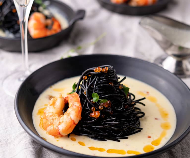 Spaghetti al nero di seppia con salsa al Parmigiano Reggiano Cookidoo