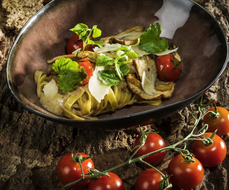 Tagliatelle mit Steinpilzen und Karamelltomaten