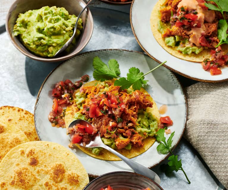 Tostadas mit Jackfrucht und Pico de Gallo