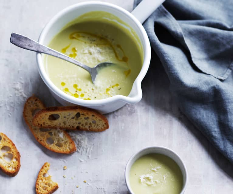 White zucchini and cannellini bean soup