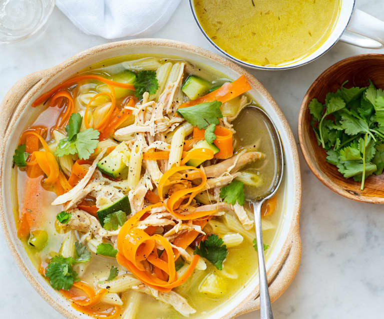 Soupe de poulet aux légumes, petites pâtes et parmesan - Cookidoo