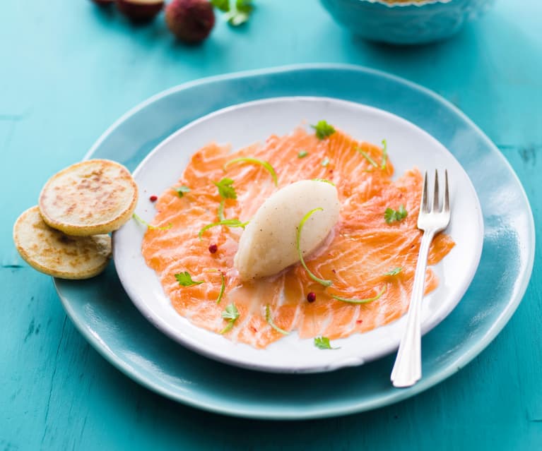 Carpaccio de saumon, sorbet litchi au poivre sauvage