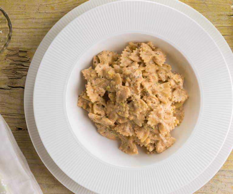 Farfalle al pesto di frutta secca e caprino