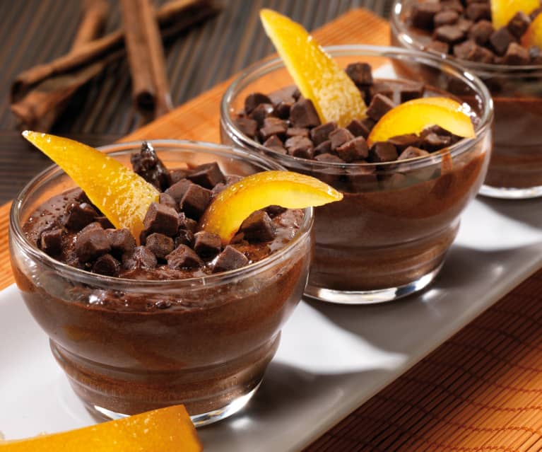 Mousse di cioccolato profumata all'arancia e cannella Mousse di cioccolato profumata all'arancia e cannella