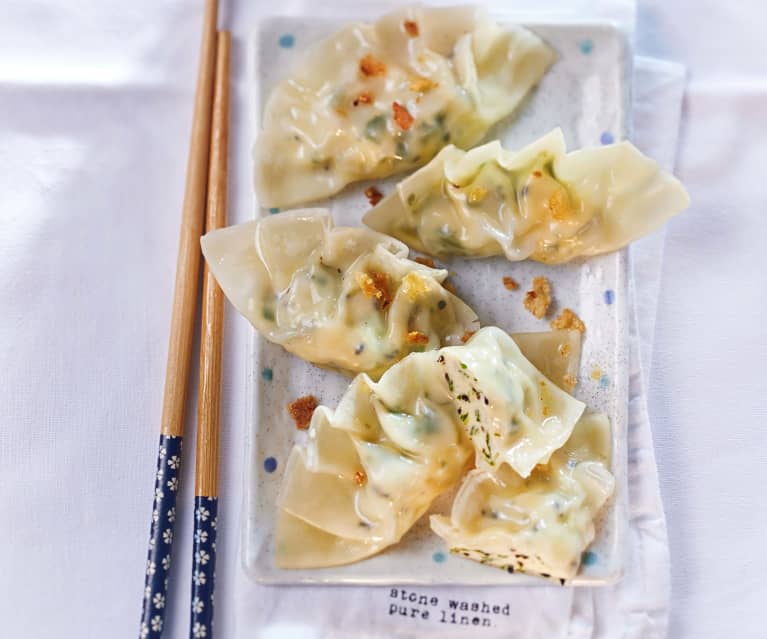 Gyoza mit Quark-Kürbis-Dip und Geflügelfüllung