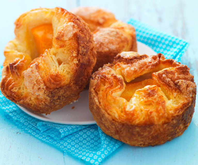 Petits kouign-amann aux pêches de vigne