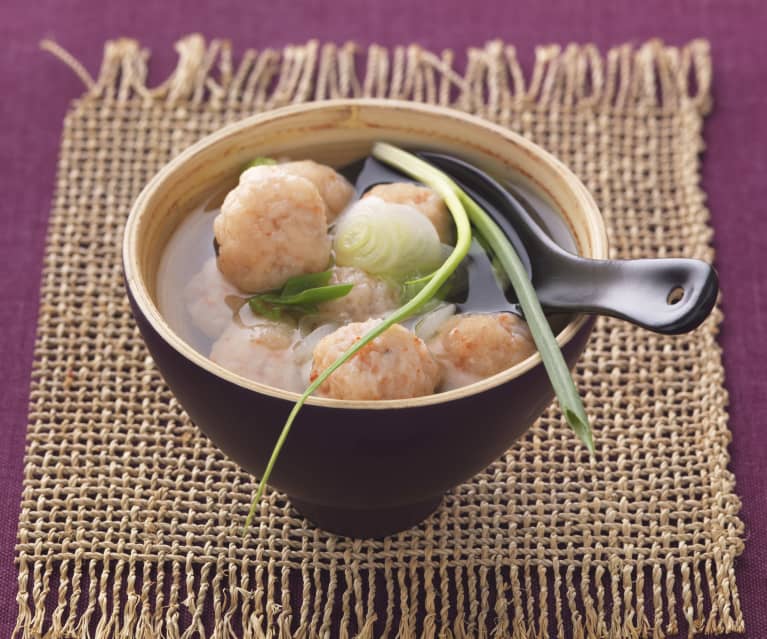 Čínská polévka s krevetovými kuličkami