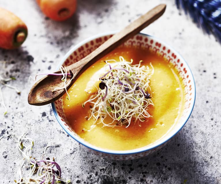 Soupe de carotte au tofu soyeux et graines germées